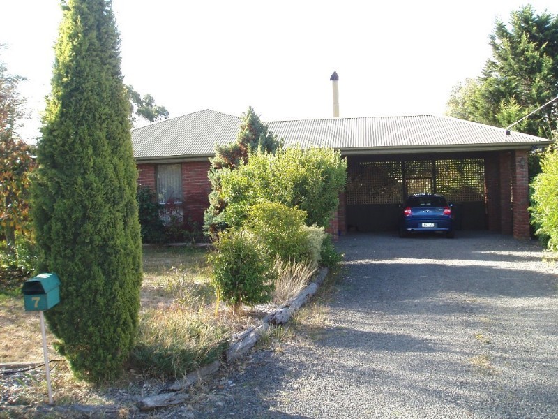 7 Ash Court, Romsey VIC 3434