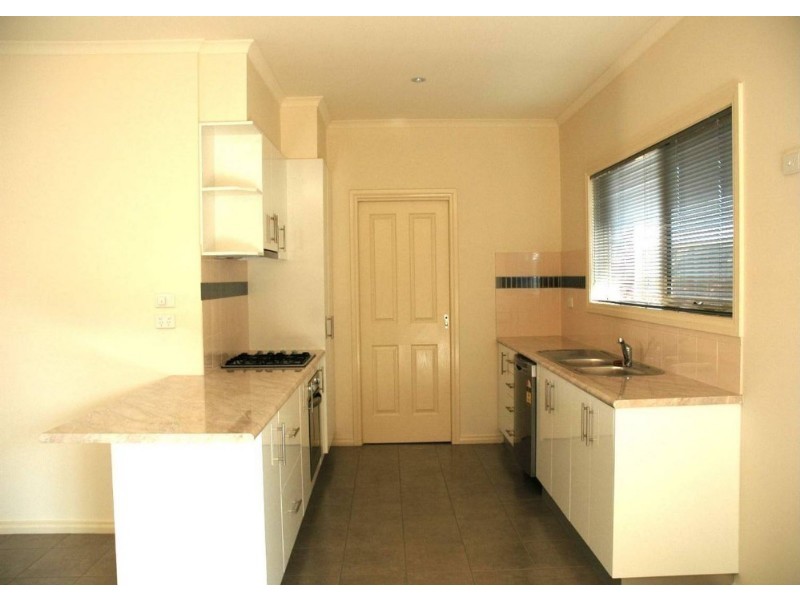 2/7 Riddell Road, Sunbury VIC 3429