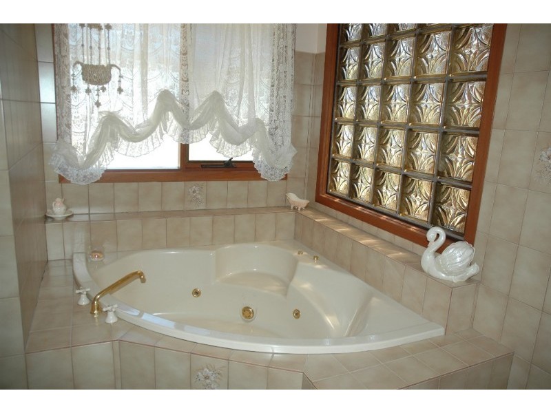 50 Devon Park Close, Sunbury VIC 3429