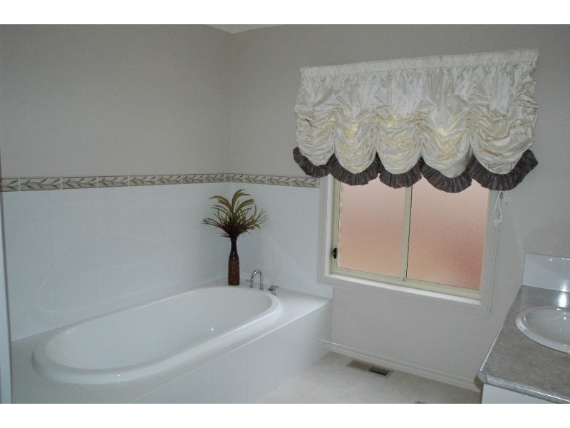 15 Riverview Terrace, Sunbury VIC 3429