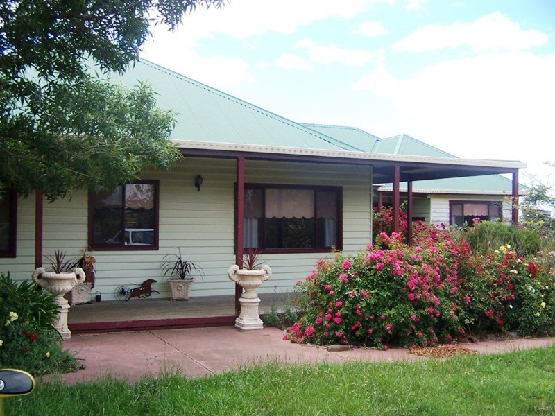 5 Starkie Road, Sunbury VIC 3429