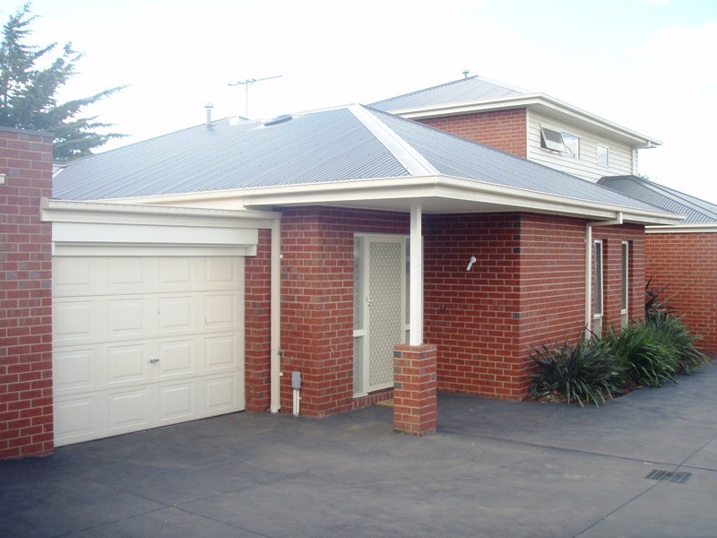 2/7 Riddell Road, Sunbury VIC 3429