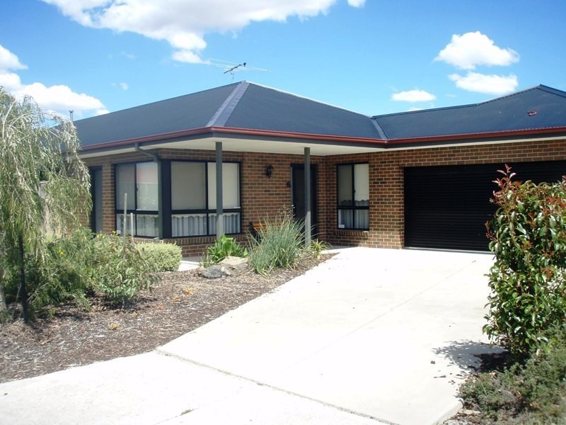 16 Stackpole Crescent, Sunbury VIC 3429