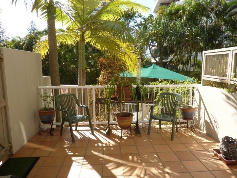 13 Montgomery Avenue, Main Beach QLD 4217