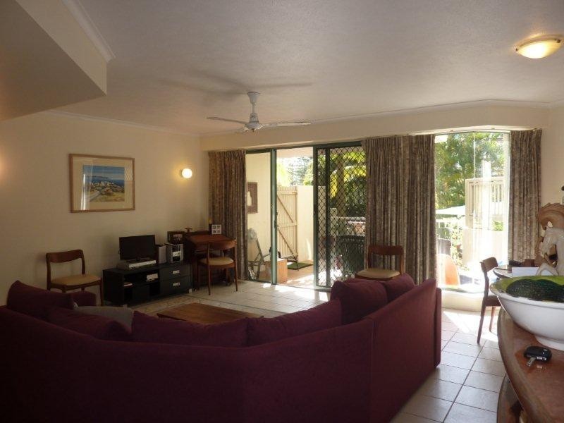 13 Montgomery Avenue, Main Beach QLD 4217