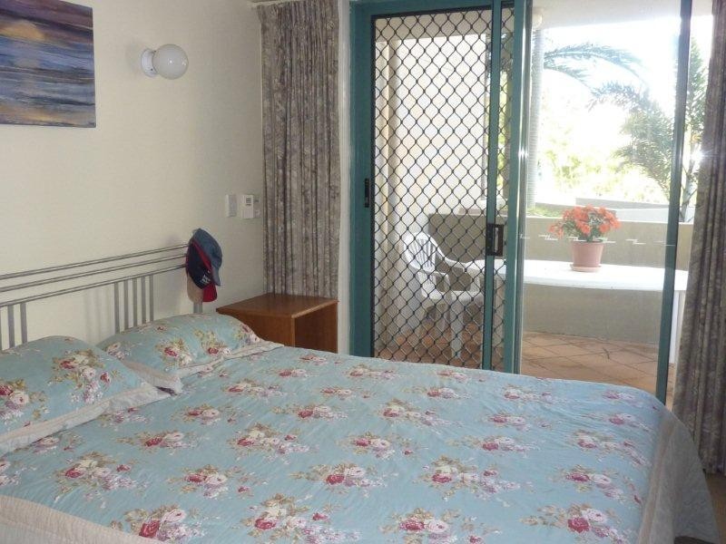 13 Montgomery Avenue, Main Beach QLD 4217