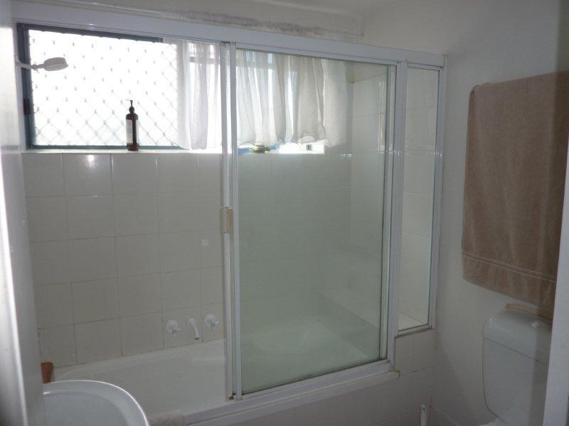 13 Montgomery Avenue, Main Beach QLD 4217