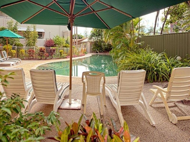 13 Montgomery Avenue, Main Beach QLD 4217