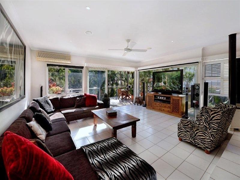 47 Cronin Avenue, Main Beach QLD 4217