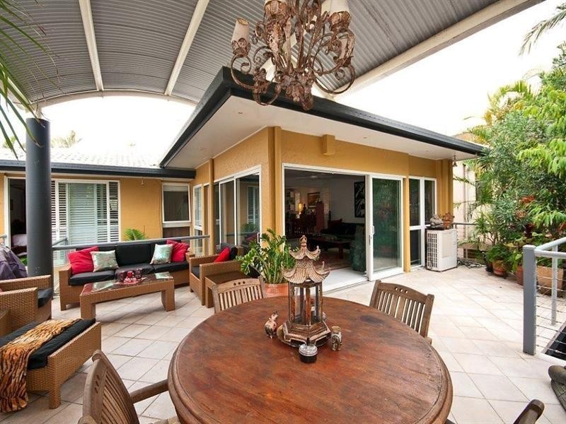 47 Cronin Avenue, Main Beach QLD 4217