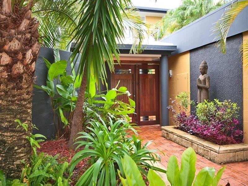 47 Cronin Avenue, Main Beach QLD 4217