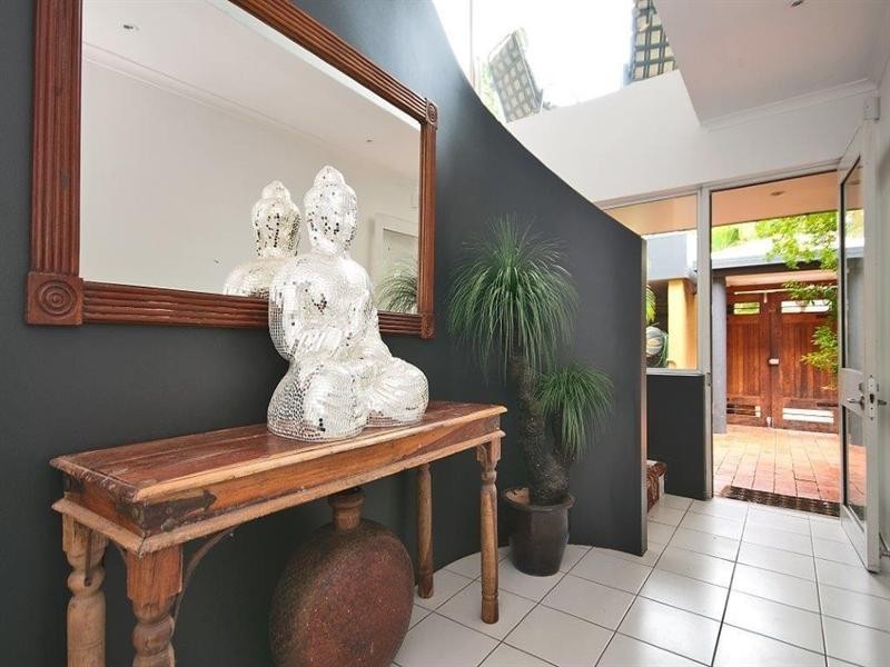 47 Cronin Avenue, Main Beach QLD 4217
