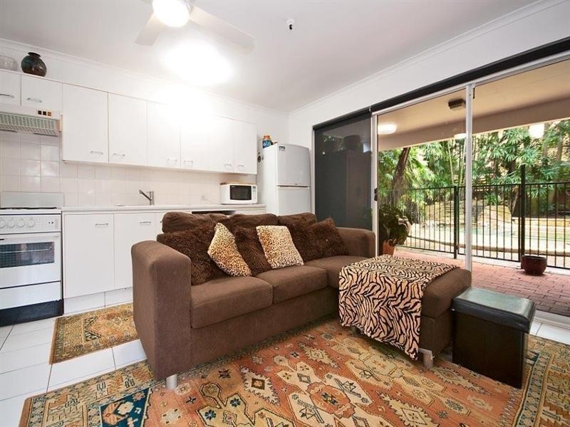 47 Cronin Avenue, Main Beach QLD 4217