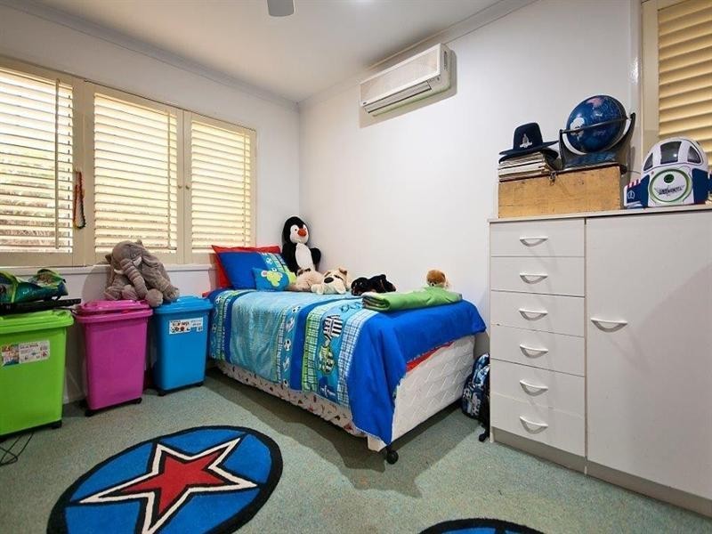 47 Cronin Avenue, Main Beach QLD 4217