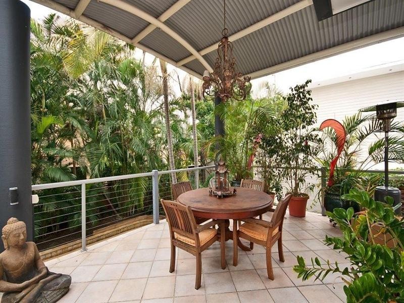 47 Cronin Avenue, Main Beach QLD 4217