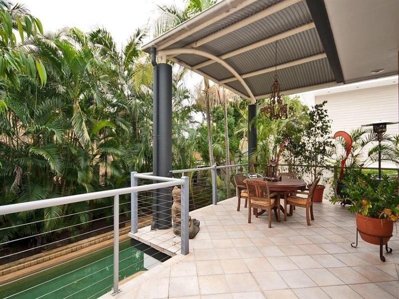 47 Cronin Avenue, Main Beach QLD 4217