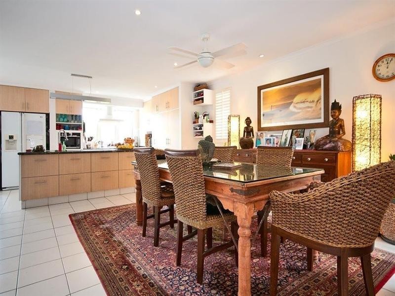 47 Cronin Avenue, Main Beach QLD 4217