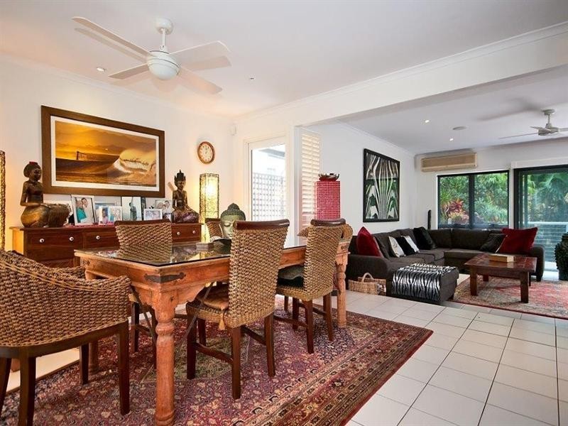 47 Cronin Avenue, Main Beach QLD 4217