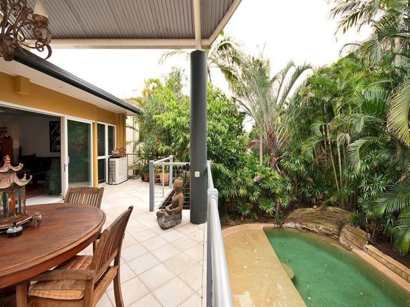 47 Cronin Avenue, Main Beach QLD 4217