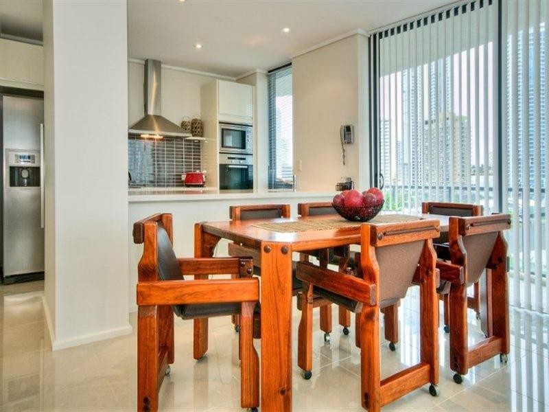 6 Tarcoola Crescent, Chevron Island QLD 4217