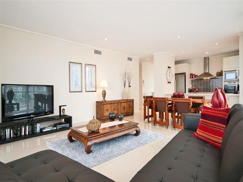 6 Tarcoola Crescent, Chevron Island QLD 4217