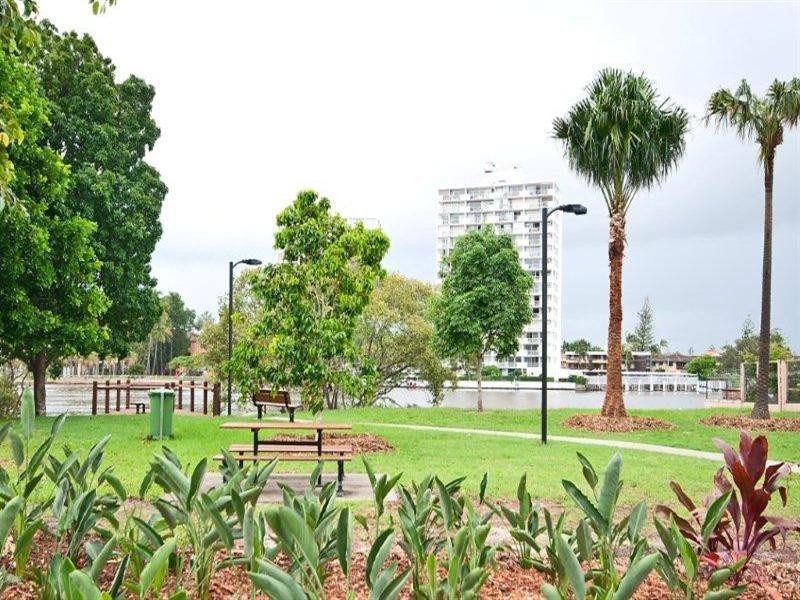 6 Tarcoola Crescent, Chevron Island QLD 4217