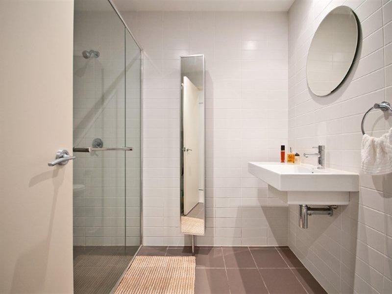 6 Tarcoola Crescent, Chevron Island QLD 4217