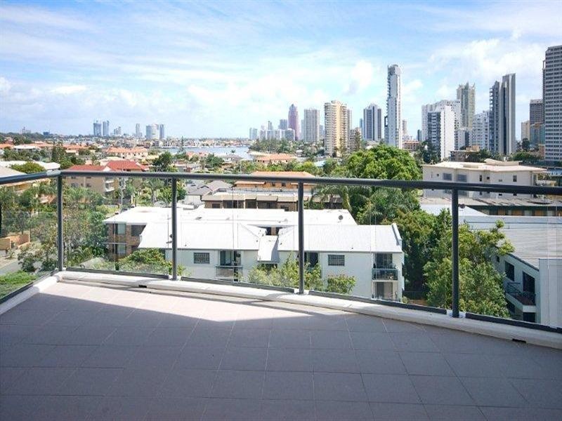 6 Tarcoola Crescent, Chevron Island QLD 4217