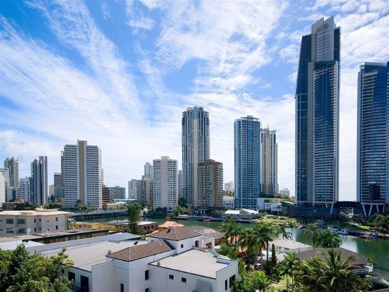 6 Tarcoola Crescent, Chevron Island QLD 4217