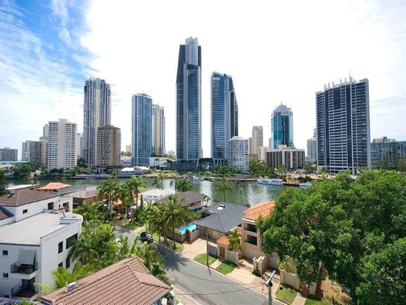 6 Tarcoola Crescent, Chevron Island QLD 4217