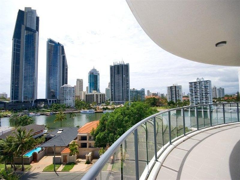 6 Tarcoola Crescent, Chevron Island QLD 4217