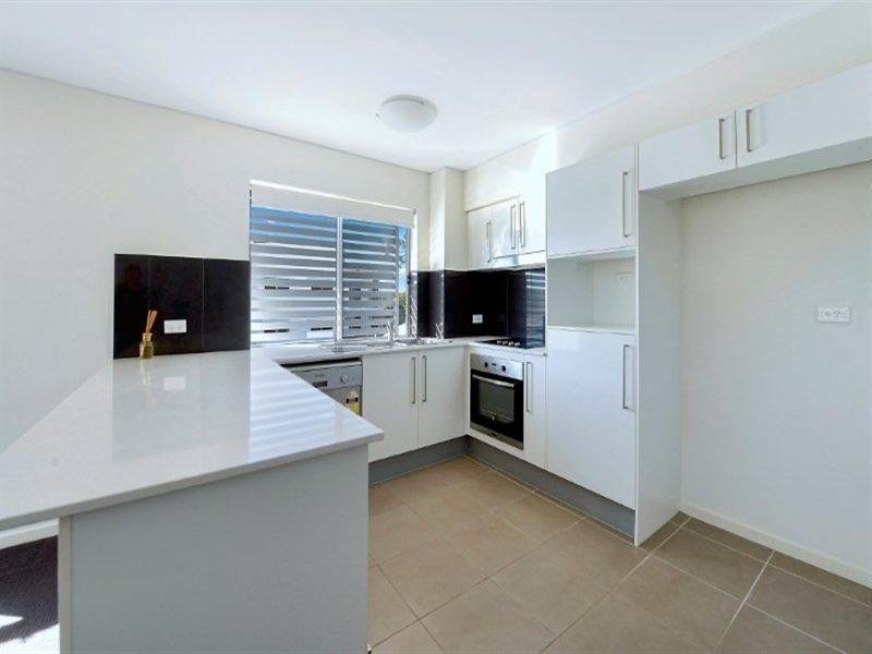 32 Parker Street, Labrador QLD 4215