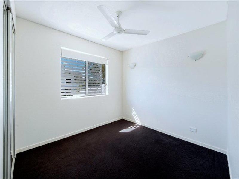 32 Parker Street, Labrador QLD 4215