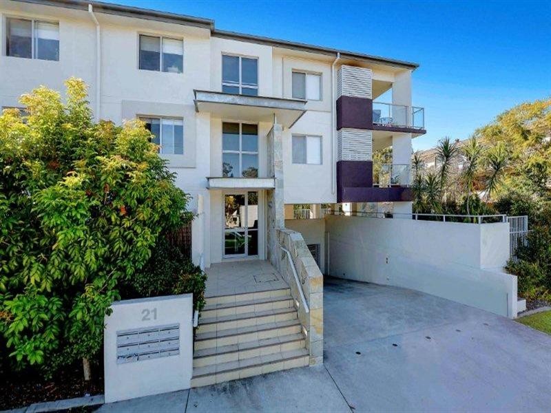 32 Parker Street, Labrador QLD 4215