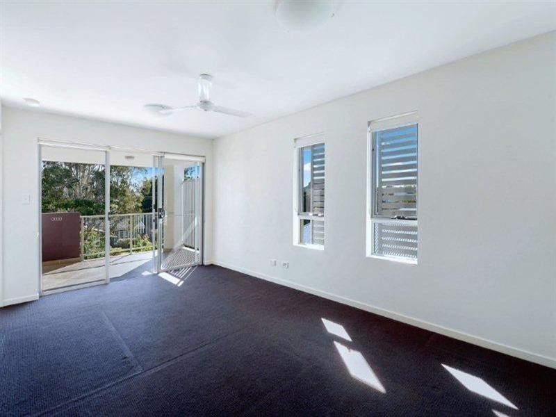 32 Parker Street, Labrador QLD 4215