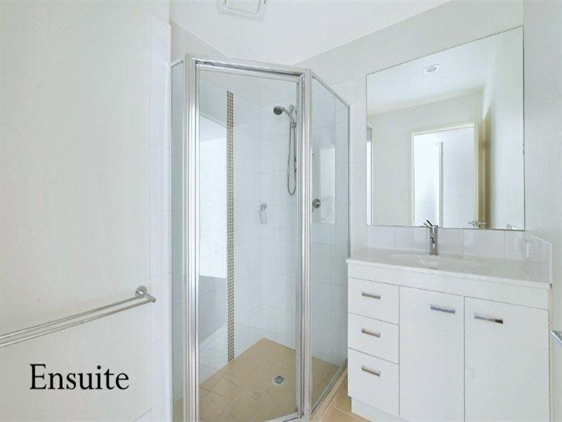 32 Parker Street, Labrador QLD 4215