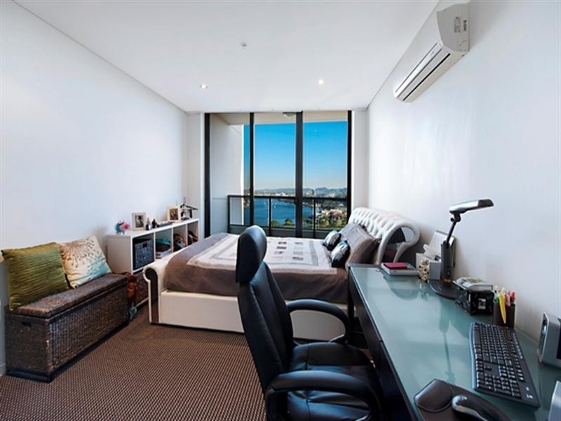 2 Aqua Street, Southport QLD 4215