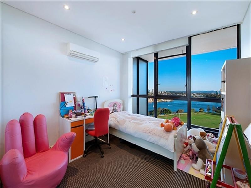 2 Aqua Street, Southport QLD 4215