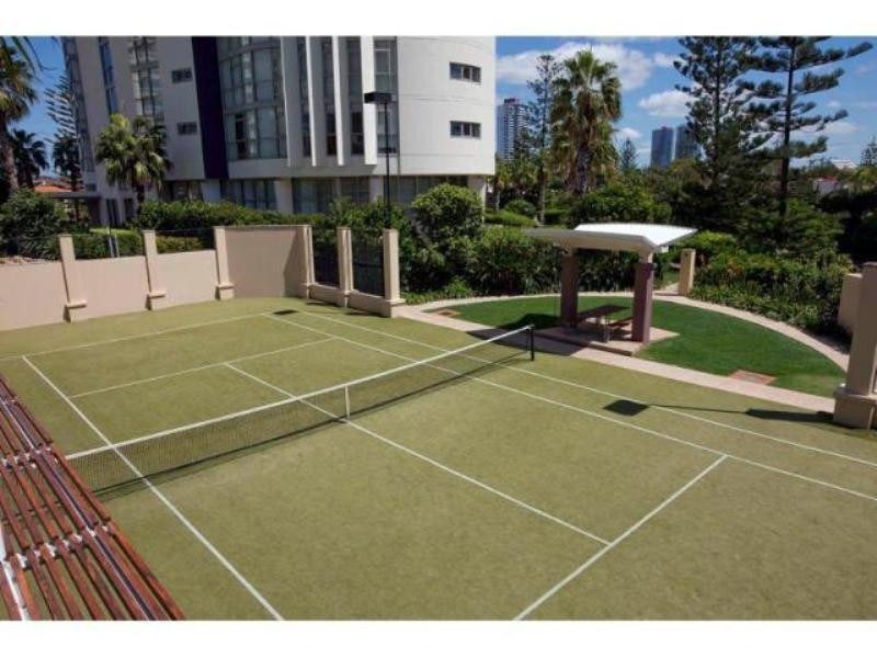 1 Lennie Avenue, Main Beach QLD 4217