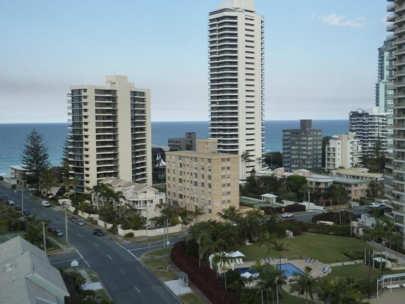 15 Breaker Street, Main Beach QLD 4217