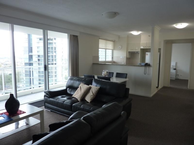 15 Breaker Street, Main Beach QLD 4217