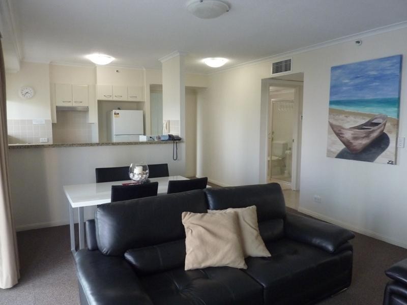 15 Breaker Street, Main Beach QLD 4217