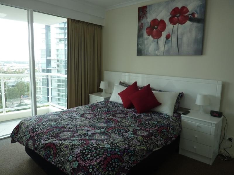 15 Breaker Street, Main Beach QLD 4217