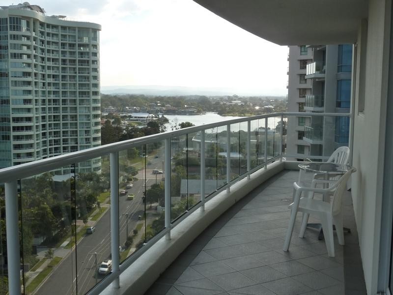 15 Breaker Street, Main Beach QLD 4217