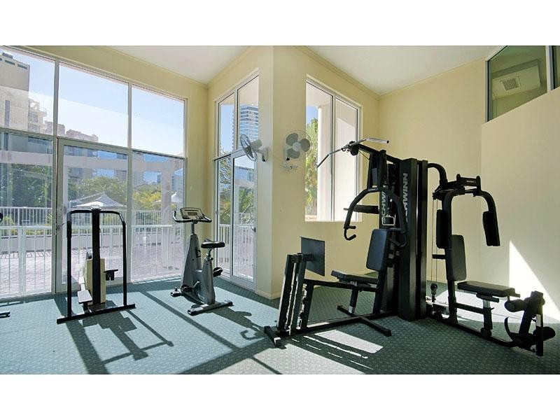 15 Breaker Street, Main Beach QLD 4217