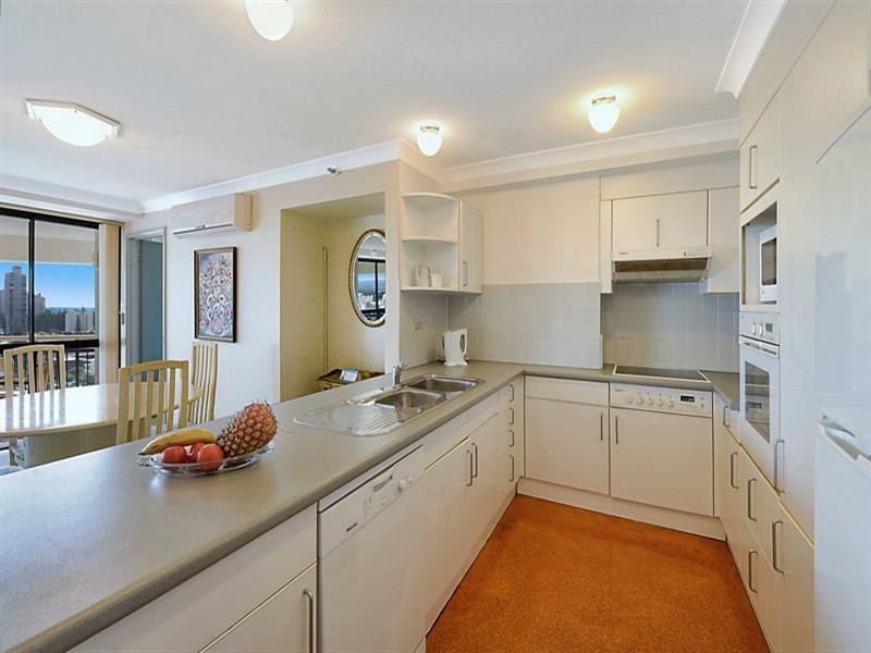 15 Victoria Avenue, Broadbeach QLD 4218