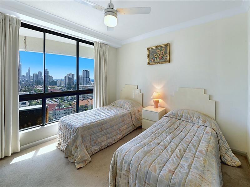 15 Victoria Avenue, Broadbeach QLD 4218