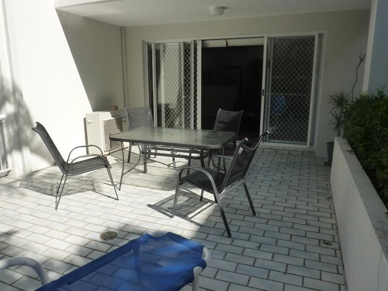 1 Cronin Avenue, Main Beach QLD 4217