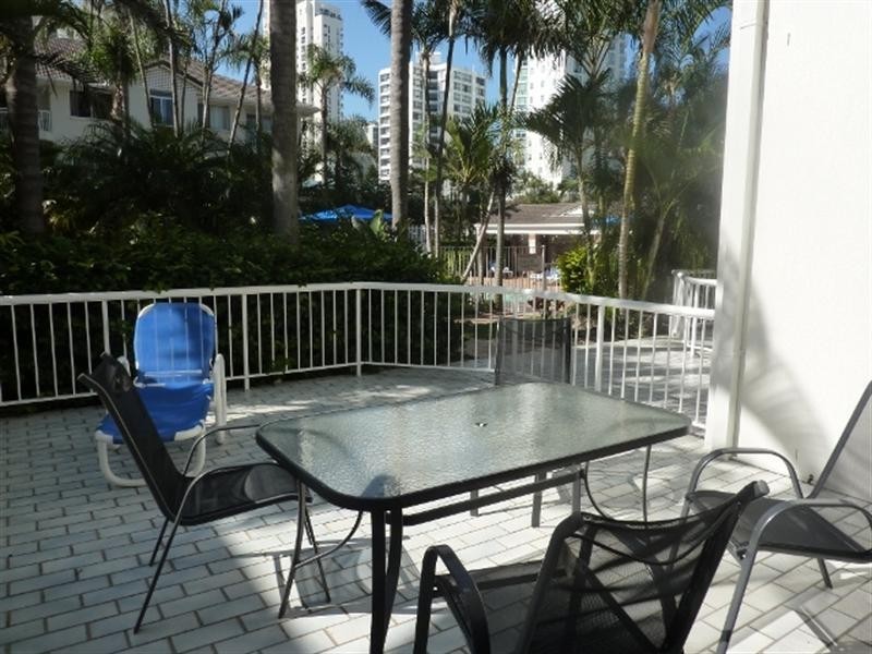 1 Cronin Avenue, Main Beach QLD 4217