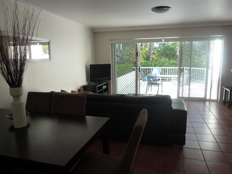 1 Cronin Avenue, Main Beach QLD 4217